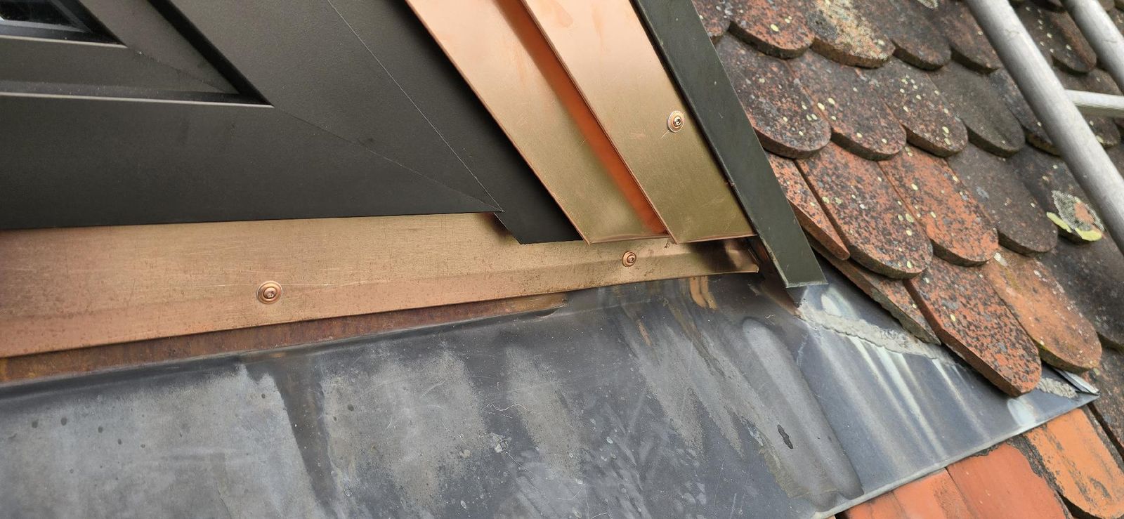 Neuer Anschluss der Blechverkleidung an die Fensterkonstruktion