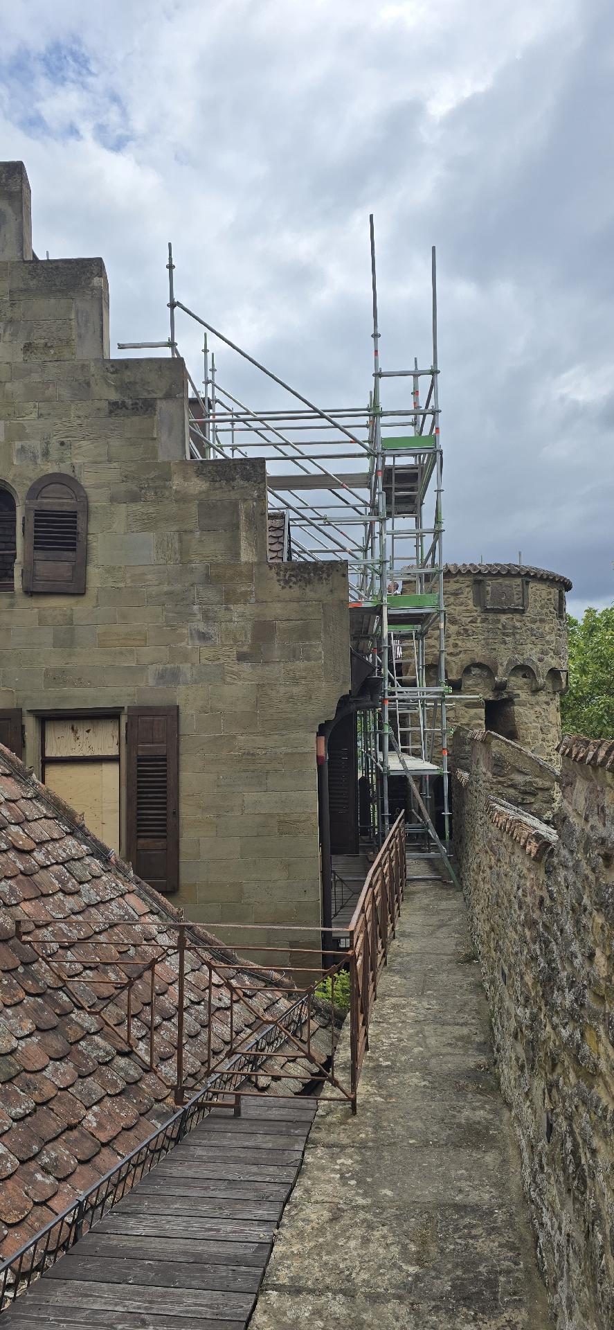 Historischer Altbau mit aufwendigem Gerüstaufbau